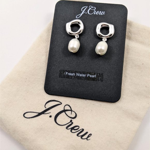 *NEW* J Crew Hammered Circle Pearl Earrings - Picture 1 of 5
